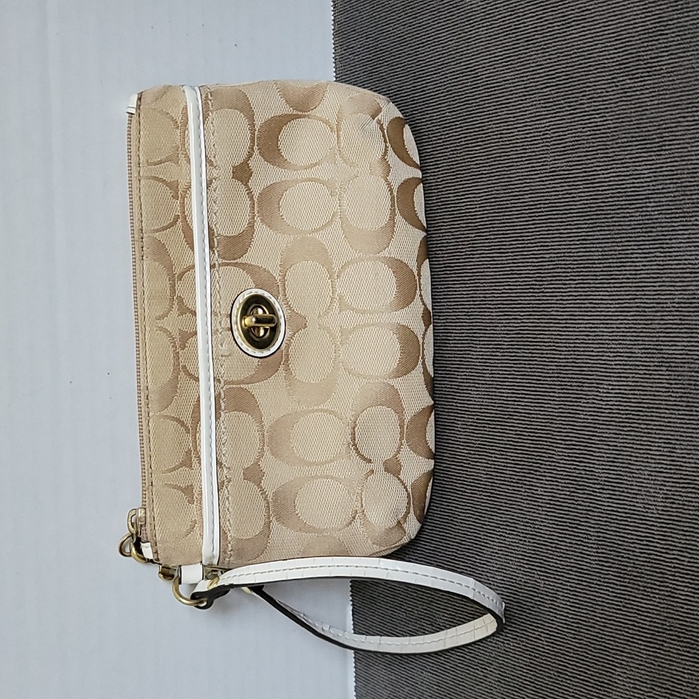 Coach signature C wristlet - Picture 1 of 13